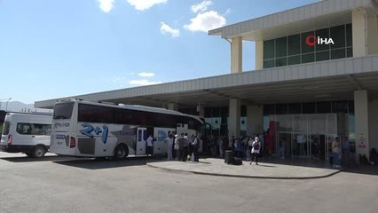 KYK'da barınacak üniversite öğrencileri otogar ve havalimanında karşılanarak yurtlara yerleştiriliyor