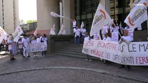 Bologna, protestano i lavoratori della Ferrarini