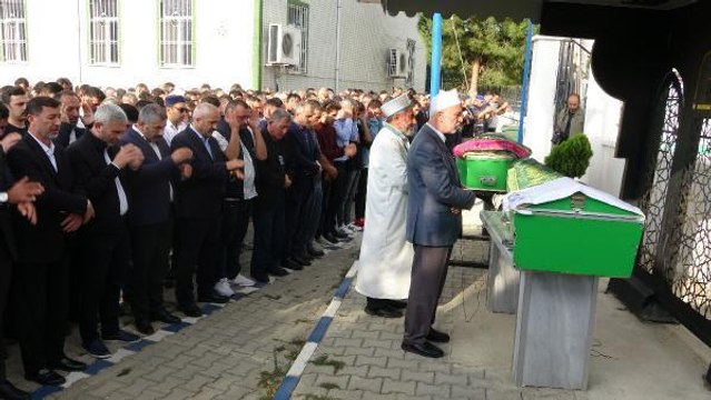 YURT KAYDINDAN DÖNERKEN KAZADA ÖLEN ÜNİVERSİTELİ AYSUN İLE AĞABEYİ, TOPRAĞA VERİLDİ