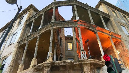 معرض فني يغرف من ماضي بيروت لمساءلة حاضرها المثقل بالأزمات