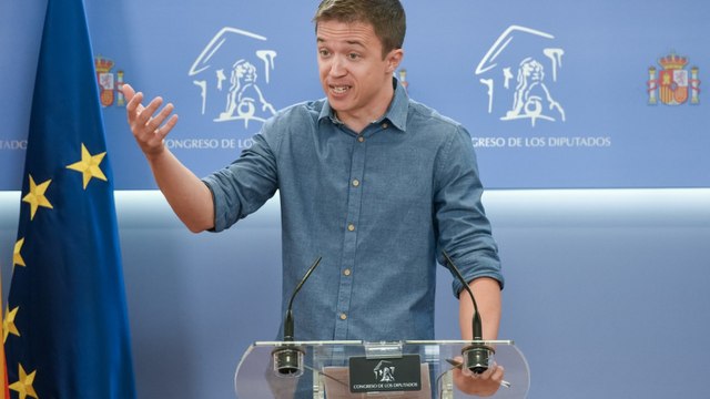 Errejón carga contra Juan Carlos I por sus risas durante el funeral de Isabel II: “Es una foto del bochorno”