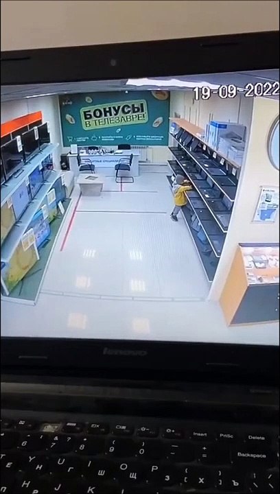 Si jeune et déjà prêt pour la prison... Enfant mal éduqué