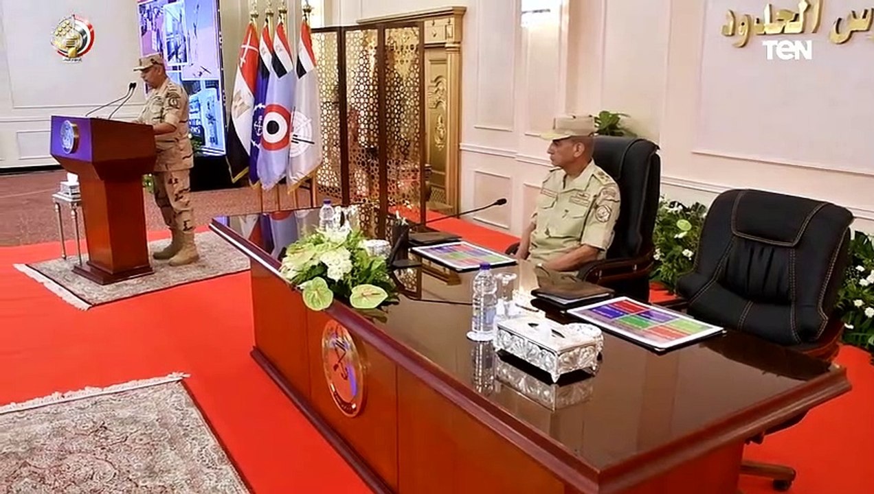 الفريق أول محمـد زكى  القائد العام للقوات المسلحة  يكرم عددًا من المتميزين من رجال قوات حرس الحدود