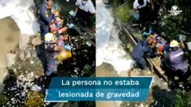 Rescatan a persona lesionada tras caerle barda por sismo en Magdalena Contreras