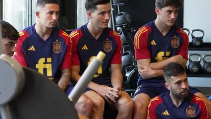 El futuro llega a la selección: el 'walkie' de Luis Enrique para comunicarse con los jugadores