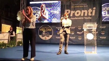 Bagno di folla per Meloni a Palermo