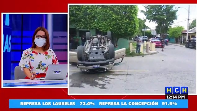 #HCHSPS | Llantas arriba termina pickup tras aparatosa colisión en el bo. Cabañas