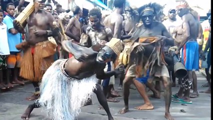 PAPUA ASMAT TRIBAL DANCE