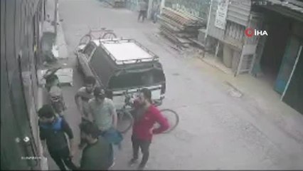 Son dakika haberi: İşyerini basıp patronu ve oğlunu bıçakladı: O anlar kamerada