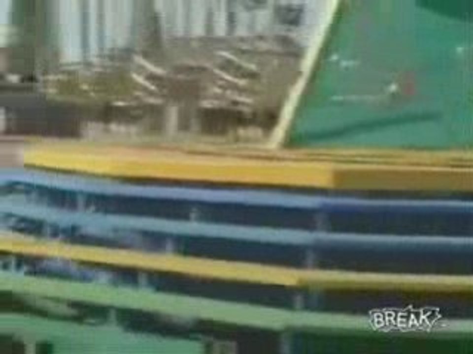 Girl Has Wardrobe Malfunction