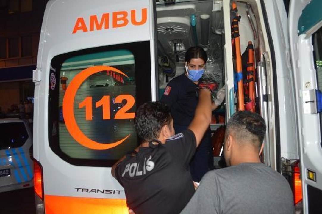 Son dakika haber! KAZA SONRASI ÇIKAN KAVGAYI AYIRMAK İSTEYEN 3 POLİS YARALANDI; 6 GÖZALTI