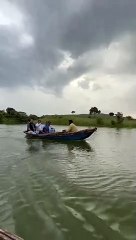 Passion to defeat polio, Divyang Asha Sahyogini crossed the dam boat