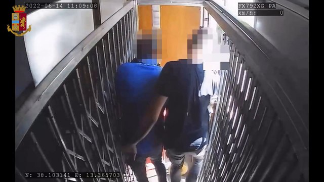 Palermo, la rapina a un furgone di tabacchi