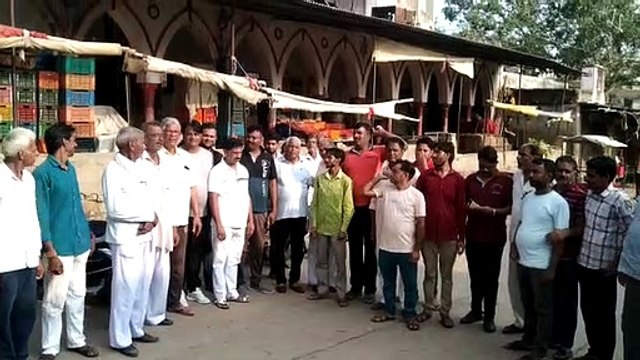 चिराना में बंद रही सब्जी मंडी, मांगों को लेकर रैली निकालकर किया विरोध प्रदर्शन