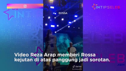 Momen Romantis Reza Arap Kasih Bucket Bunga ke Rossa