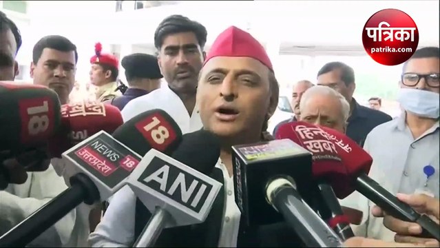 बहुत गरीब परिवार से निकल करकर अपनी मेहनत के दम पर राजू श्रीवास्तव ने बनाई पहचान: अखिलेश यादव