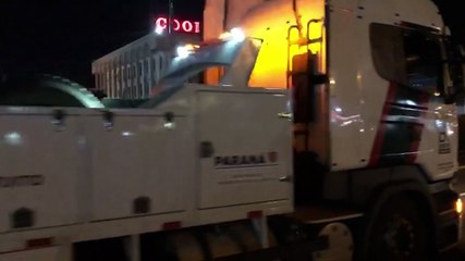 DER auxilia veículos que apresentaram defeito na BR-277; por acaso param no mesmo lugar da rodovia