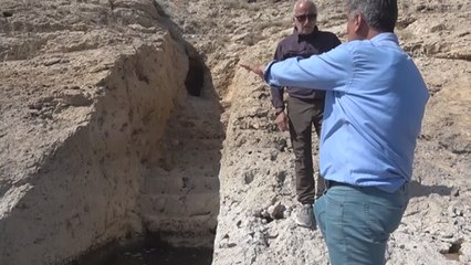 Van Gölü'ndeki çekilmeyle kayaya oyulmuş Urartu limanı ortaya çıktı