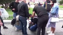 Taksim’de bir anda yere yığıldı, yardımına polis koştu!