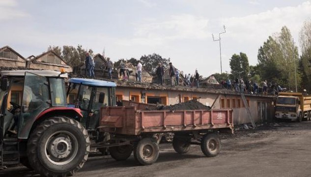 REKTÖR ÇOMAKLI: YANGININ ÇIKIŞ NEDENİ ARAŞTIRILIYOR, YEMEK HİZMETİNDE AKSAKLIK OLMAYACAK