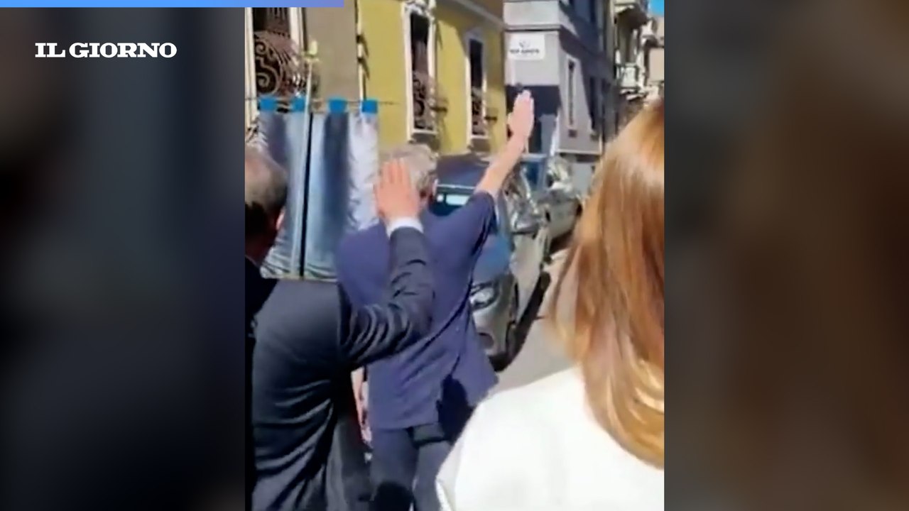 Romano La Russa, il saluto fascista al funerale di un storico militante di destra