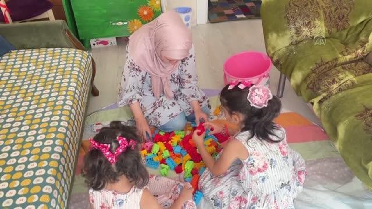 Özlem anne "Size bir defa sarılabilir miyiz?" diyen iki kardeşe gönlünü açtı