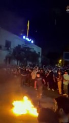 İran'da Mahsa Amini öfkesi büyüyor! Kadınlar sokakta başörtülerini yaktı