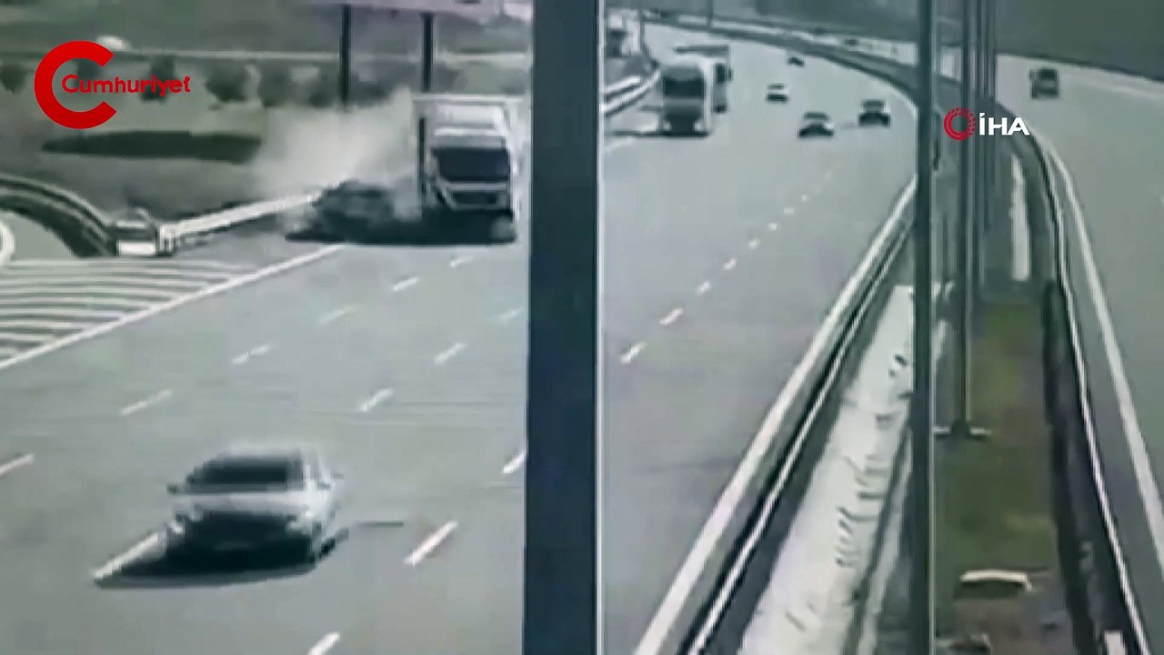 Otoyolda geri manevra yapan İBB aracının şoförü kazada hayatını kaybetti