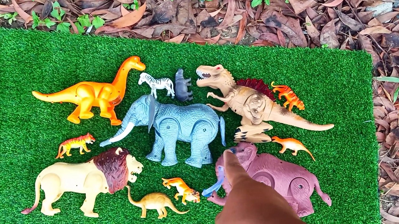 Hunting Found Jurassic World Evolution 2 T-rex Brontosaurus Spinosaurus Mammoth Elephant Lion Zebra