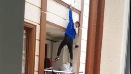 Takıntılı olduğu kadının evine girdi, balkondan kaçtı