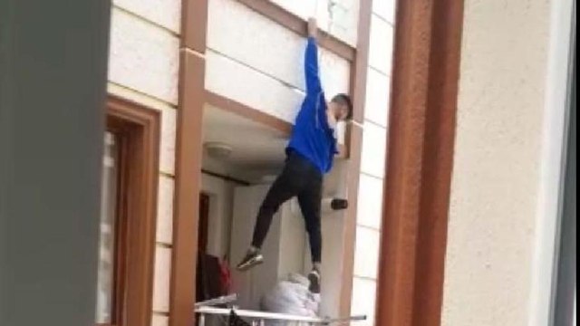 Takıntılı olduğu kadının evine girdi, balkondan kaçtı