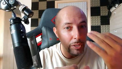 Emma Marrone e lo strano gesto rivolto verso il cielo