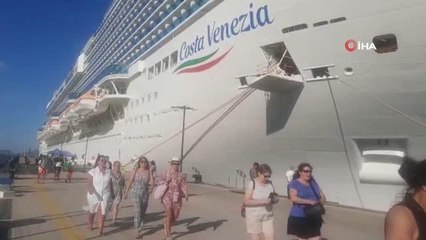 Costa Venezia isimli dev yolcu gemisi ilçeye bin 502 yolcu getirdi