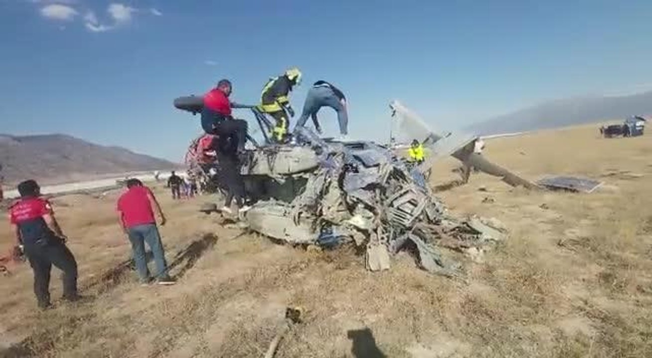 Son dakika gündem: Denizli Çardak'ta Helikopter Düştü. İçişleri Bakanlığı: 2 Kişi Hayatını Kaybetti, 5 Mürettebat Yaralı