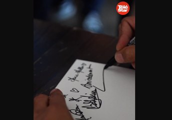 La team Ici tout commence en pleine séance de dédicaces au Festival de la fiction de La Rochelle !