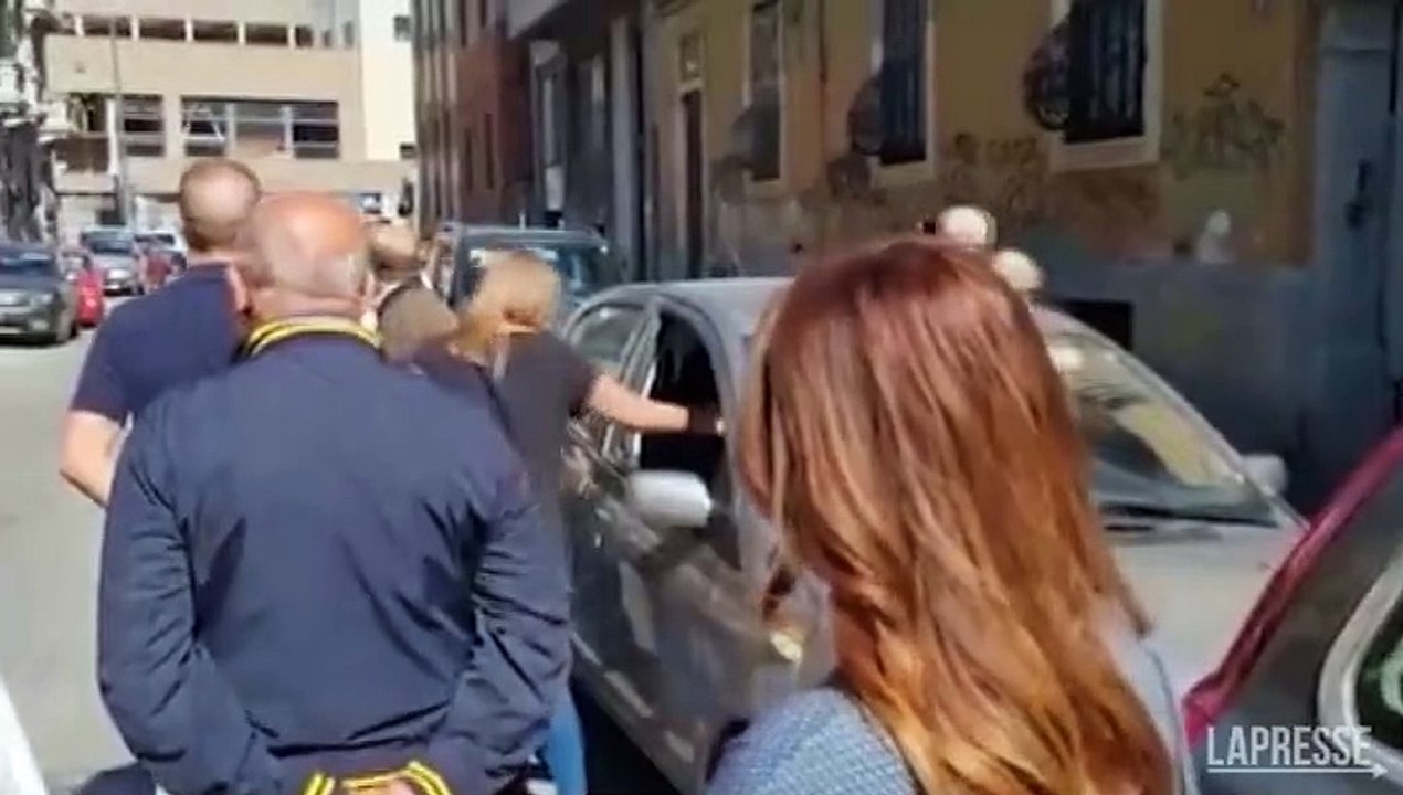 Milano, assessore regionale La Russa fa il saluto fascista a un funerale