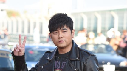 GALA VIDEO - Jay Chou : qui est cette superstar taïwanaise, présente à la Fashion week de Paris ?