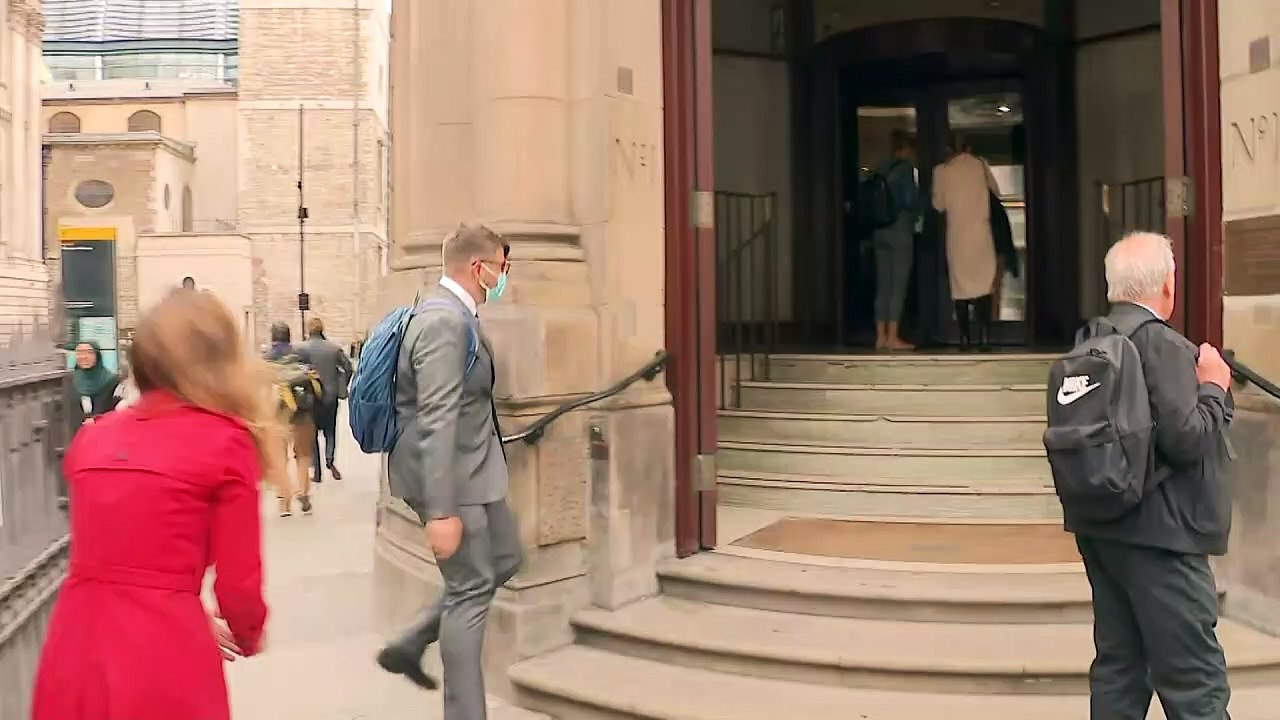 PCs Cobban and Neville arrive at Magistrates' Court