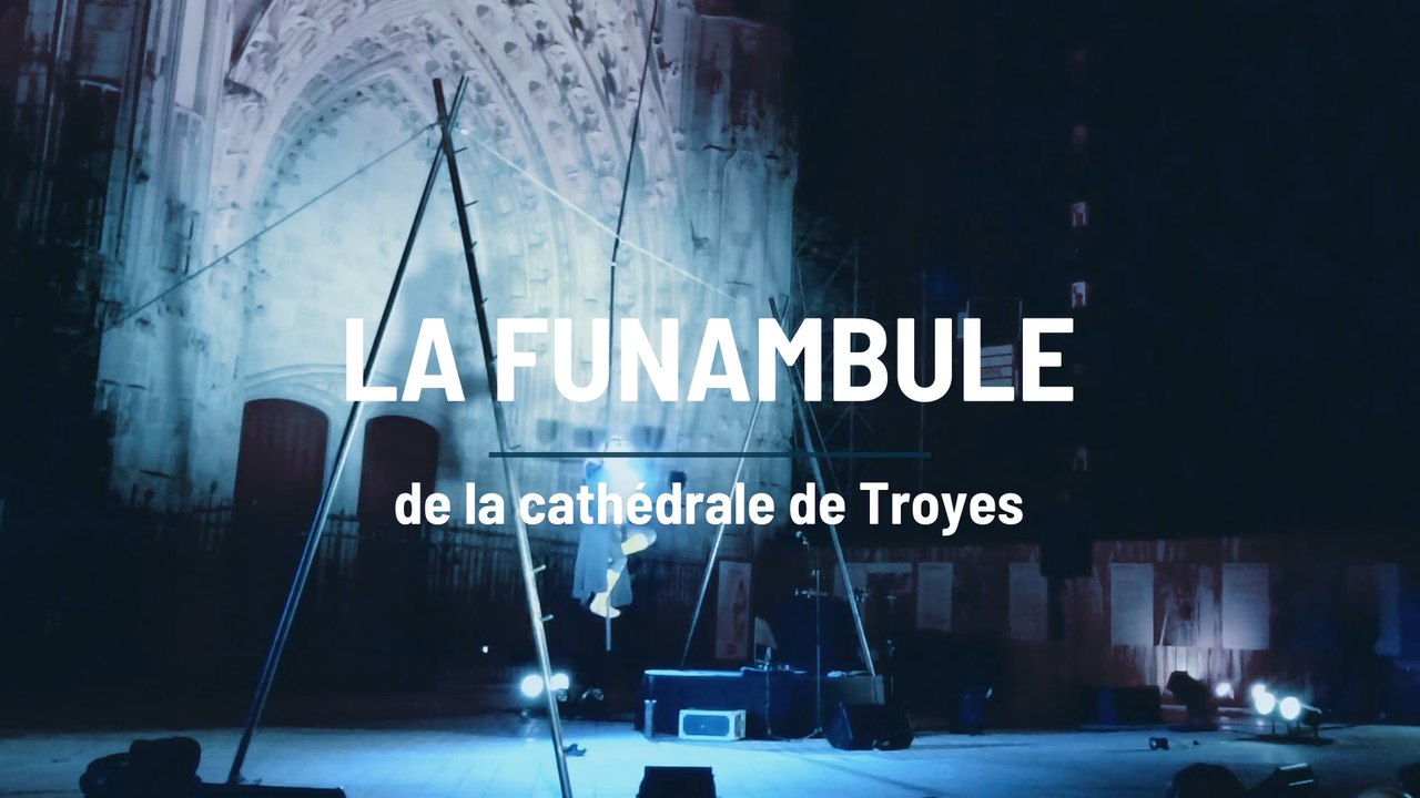 Une funambule à la cathédrale de Troyes