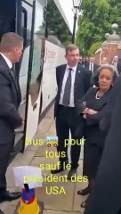 İngilizler, liderleri böyle aşağıladı! Michel'i de otobüse bindirdiler! Bir de bilet kontrolünden geçirmişler