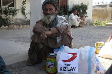 Türk Kızılay, yaptığı yardımlarla Pakistanlı selzedelerin yüzünü güldürdü