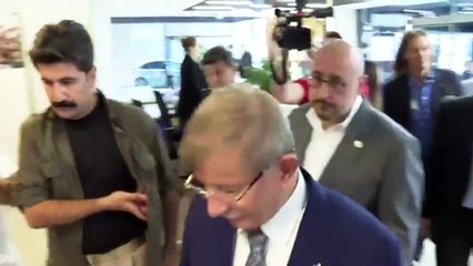 Ahmet Davutoğlu’ndan Meral Akşener’e ziyaret