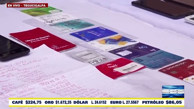 Celulares, computadoras, recibos bancarios, chips, dinero y droga, decomisan en redada contra extorsionadores