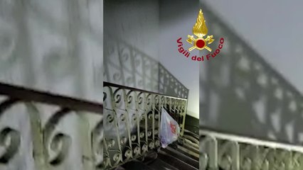 Venezia, incendio in un palazzo: le immagini dall'interno dell'edificio