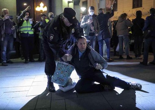 Son dakika haberi: Rusya'daki seferberlik karşıtı protestolarda gözaltı sayısı bini aştıProtestolar 38 kente yayıldı