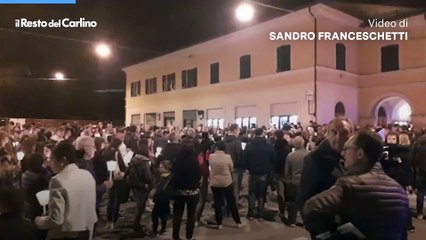 La fiaccolata per Mattia Luconi, il bimbo disperso nell'alluvione