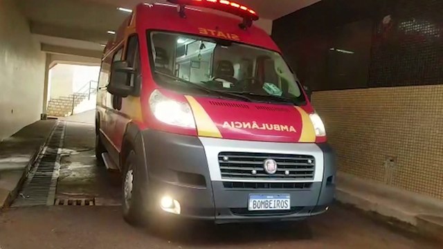 Mulher sofre queda e é socorrida pelo Siate no Bairro Santo Onofre