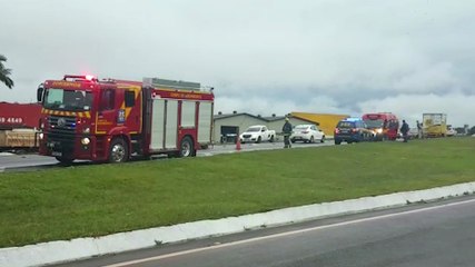 Acidente entre moto e caminhão deixa homem ferido na BR-277