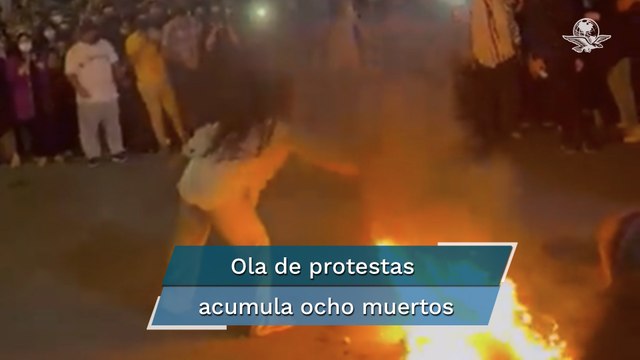 Mujeres protestan en Irán por la muerte de Masha Amini: “¡No más velo obligatorio!”