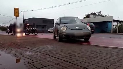 Colisão entre automóvel e motocicleta é registrada na Av. Piquiri